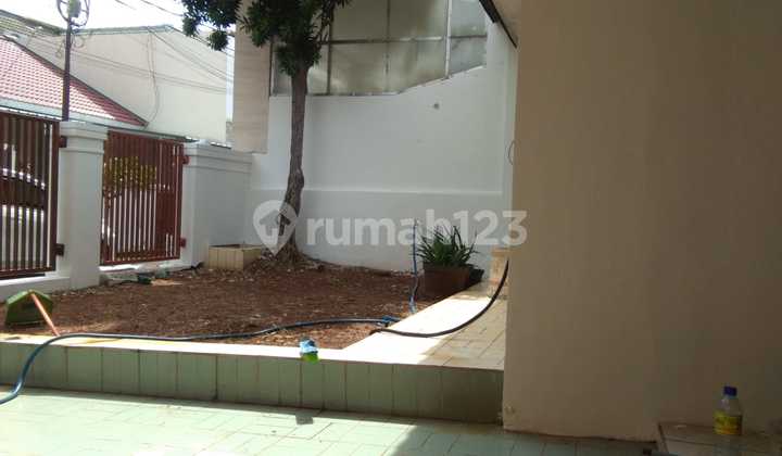 Ready-to-Occupy House in BSD Tangerang, Strategic Location, Negotiable 2