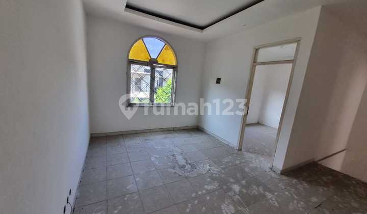 Ready-to-Occupy House in Taman Semanan Indah, Strategic Location, Negotiable