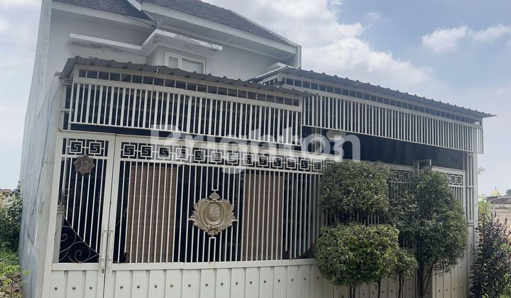 Rumah Modern 2 Lantai Siap Huni Semi Furnish Batu Malang Rumah Modern 2 Lantai Siap Huni Semi Furnish Batu Malang