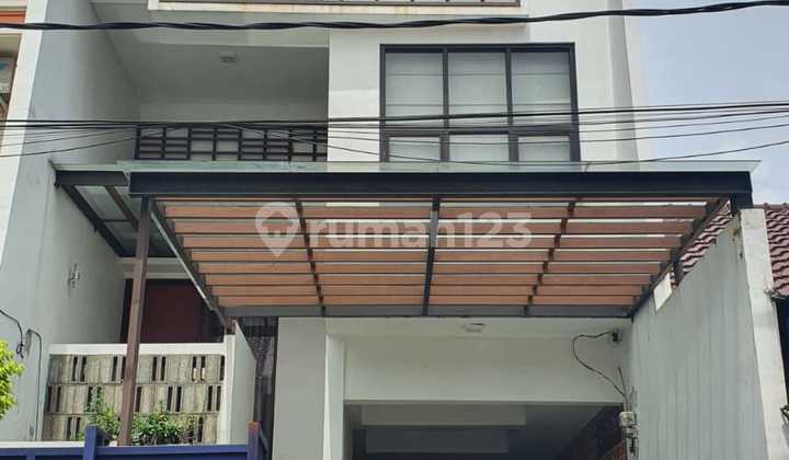 Kebon Jeruk, West Jakarta VILLA ARTERI 3-story furnished house 2