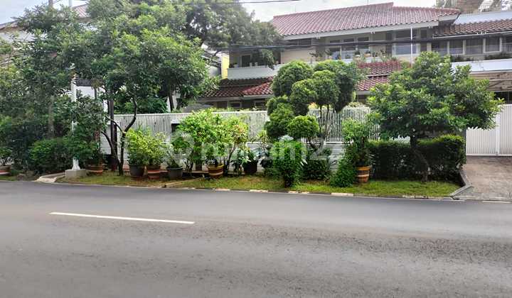 Pondok Indah Rumah Mewah 3 Lantai Muat 6 Carport