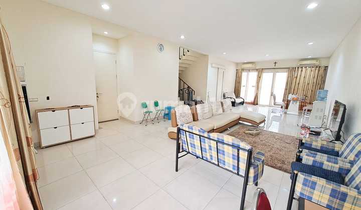 Villa Melati Mas Lebar 10 Pinggir Jalan Utama