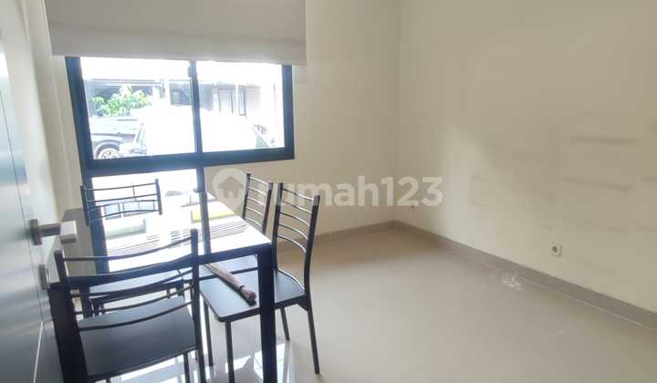FOR RENT HOUSE - BARONI CLUSTER GADING SERPONG GOOD LOCATION - 24-HOUR SECURITY COMPOUND - SEMI FURNISHED 2