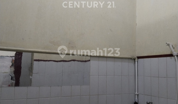 Ready-to-Live House in Taman Kopo Indah, Near Strategic Schools 2