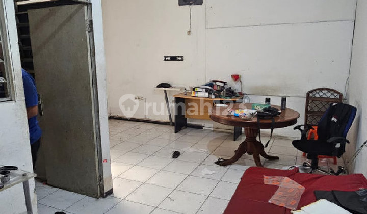 Shop House in a Busy Location in Mekar Wangi, Bandung City 2