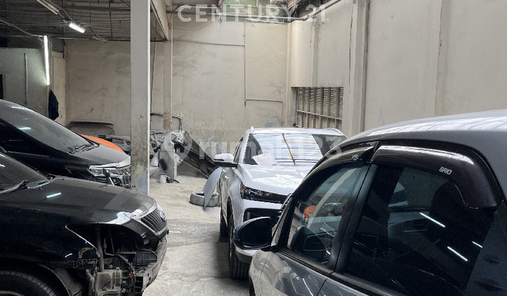 Shop House in the City Center, Rarely Available in Such a Large Area Downtown. Shop House in the City Center, Rarely Available in Such a Large Area Downtown.