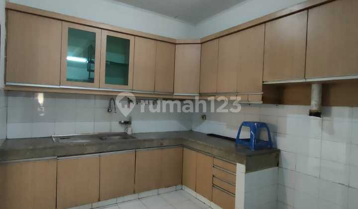 Beautiful 5-Bedroom House in Taman Sakura Indah Complex, Bandung 2