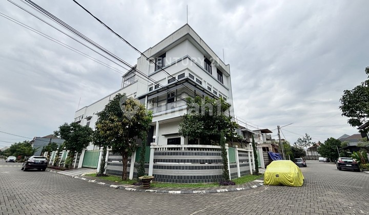 Luxury Home in Batununggal Lestari Fully Furnished Corner Position