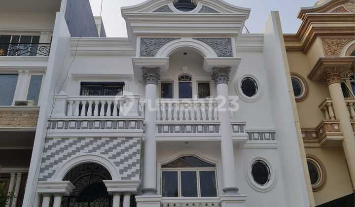 Di Sewakan Rumah 4 Kamar Pik 1