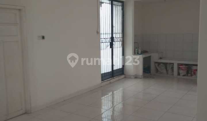 DISEWAKAN Rumah Lama Sederhana 1 ½ Lantai Layak Huni Tidak Banjir Di Duri Permai - Durikepa - Jakarta Barat DISEWAKAN Rumah Lama Sederhana 1 ½ Lantai Layak Huni Tidak Banjir Di Duri Permai - Durikepa - Jakarta Barat