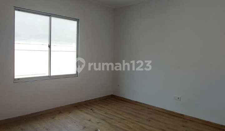 Di Sewakan Rumah 2 Lantai Pik 2
