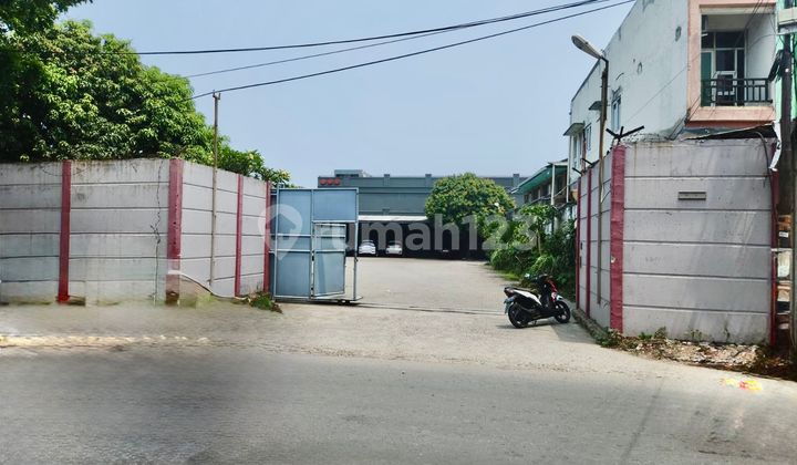 Ready-to-Use Warehouse with Good Road Access in Kalideres Area, West Jakarta Ready-to-Use Warehouse with Good Road Access in Kalideres Area, West Jakarta