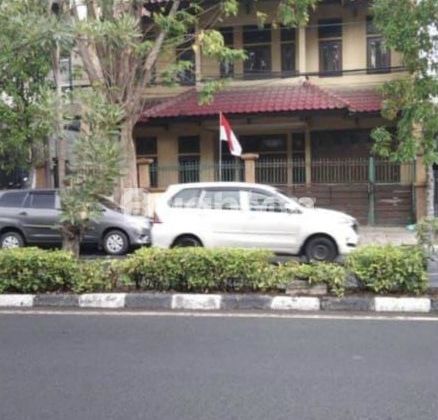 Rumah di raya ngagel Rumah di raya ngagel