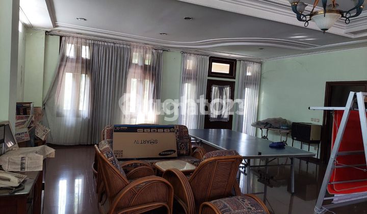 Rumah di raya ngagel  2