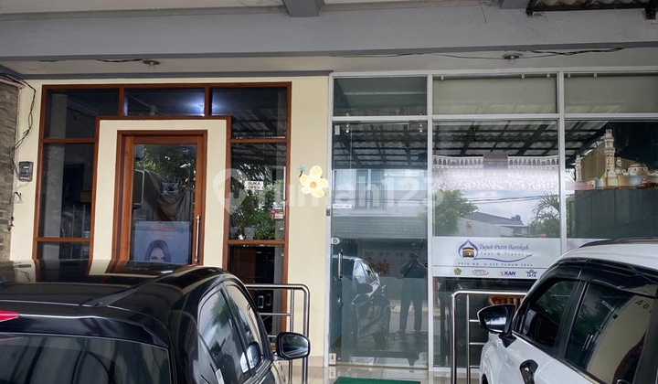 Rumah Kelapa Dua, Kebon Jeruk. Pinggir Jalan Raya & Bebas Banjir. Rumah Kelapa Dua, Kebon Jeruk. Pinggir Jalan Raya & Bebas Banjir.