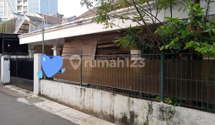 Spacious Old House in Kramat Pela, Kebayoran Lama. Can Be Developed into a Boarding House.