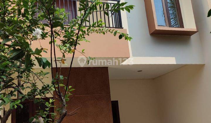 Rumah Residence Kebayoran Lama Grogol Selatan. Akses Jalan 1 Mobil, Dekat Ke Akses Jalan 2 Mobil. di SDN Grogol Selatan 01, Jl. Raya Kby. Lama, Grogol Selatan, Kebayoran Lama, Kota Jakarta Selatan, DKI Jakarta, Indonesia, 12220, Kebayoran Lama