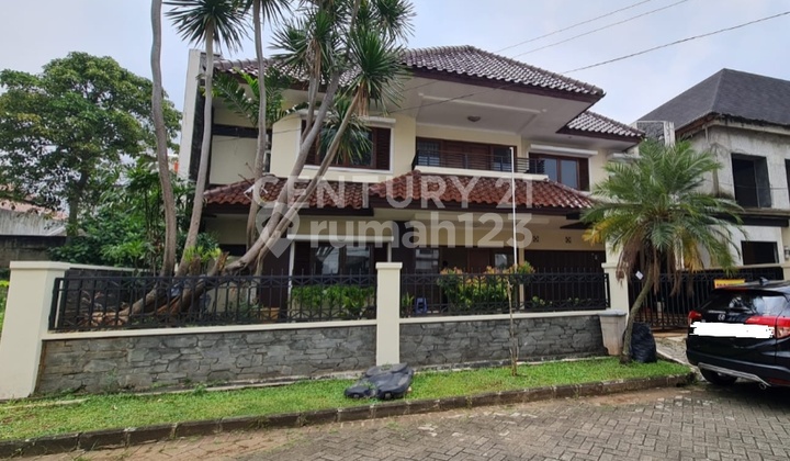 Kebayoran Lama House in Front of Gandaria City 15 Minutes Walking Distance.