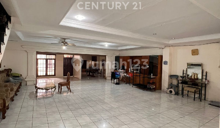 Dijual Dibawah Harga Pasaran Rumah Jalan Patra Duri Kepa, Kebon Jeruk. Cocok Usaha Kos-Kosan.