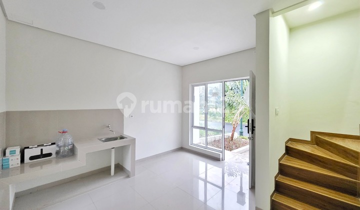 Disewakan Rumah Di Paradise Serpong City Cluster Serengeti 2 Lantai . Dekat Clubhouse. Harga Sewa 50 Juta/ Thn 2