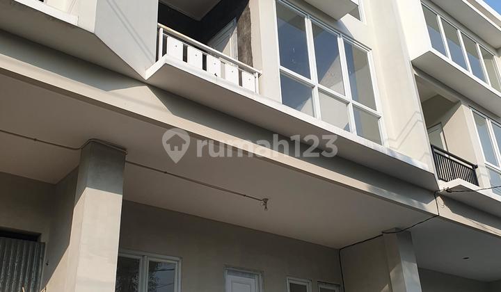 Jual Ruko Baru Gress 3 Lantai Bebas Banjir Modern Minimalis Shm Tengah Kota Semarang Tengah. Lokasi Sangat Strategis Hanya 2 Menit Ke Simpang Lima, Dekat Undip, Rs Telogorejo, Tugu Muda, Lawang Sewu. Daerah Komersial Cocok Untuk Semua Jenis Usaha Bisa Unt