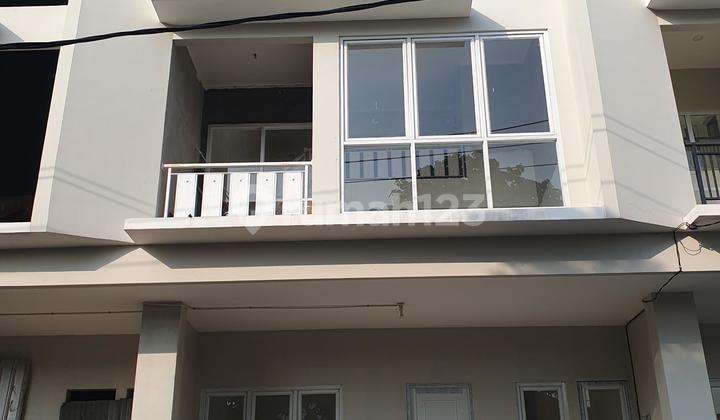 Jual Ruko Baru Gress 3 Lantai Bebas Banjir Modern Minimalis Shm Tengah Kota Semarang Tengah. Lokasi Sangat Strategis Hanya 2 Menit Ke Simpang Lima, Dekat Undip, Rs Telogorejo, Tugu Muda, Lawang Sewu. Daerah Komersial Cocok Untuk Semua Jenis Usaha Bisa Unt
