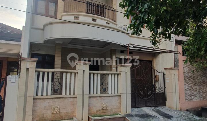 Dijual Cepat Rumah 2 Lantai Siap Huni Rejomulyo Semarang Timur. Lokasi Strategis Dekat Jalan Utama Dokter Cipto Mangunkusumo. Dekat Pasar, Dekat Sekolah. Cocok Untuk Rumah Tinggal, Klinik, Kos. Spesifikasi Teknis Material Bagus 1