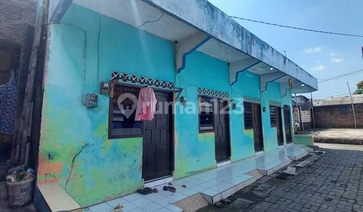 For Sale Cheap Quick Boarding House in Bangetayu Kulonmuktiharjo Lor, Genuk, Semarang City. Land 219 Building 136. Parking for 2 Cars and 8 Motorcycles. Road Width 4 Meters. Minimal Negotiation. 2