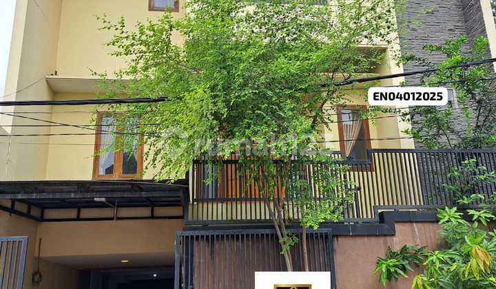 Jual Rumah 3 Lantai Rapi di Cibubur City Jual Rumah 3 Lantai Rapi di Cibubur City