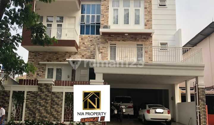 Dijual Rumah di Citra Gran Cibubur Rapi Siap Huni Fasilitas Swimming Pool