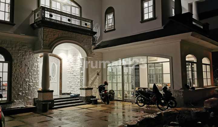 Strategic Luxury House in Northridge Sentul 2