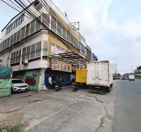 Strategic Location Near the Toll! Suitable for Offices, Warehouses, Banks, etc. Automatic Profit Negotiable Until Deal, Quick Sale Ruko Connecting (2 Units) on Jalan Raya Jembatan Dua