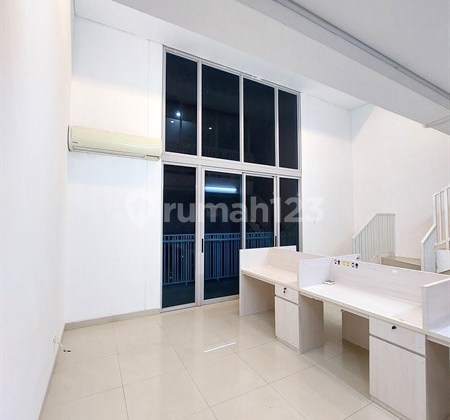 For rent Soho (Small Office Home Office) in Neo Soho Residence, Premium Area of Podomoro City. Suitable for Use as an Office, Business, or Residence, with Strategic Access. For rent Soho (Small Office Home Office) in Neo Soho Residence, Premium Area of Podomoro City. Suitable for Use as an Office, Business, or Residence, with Strategic Access.