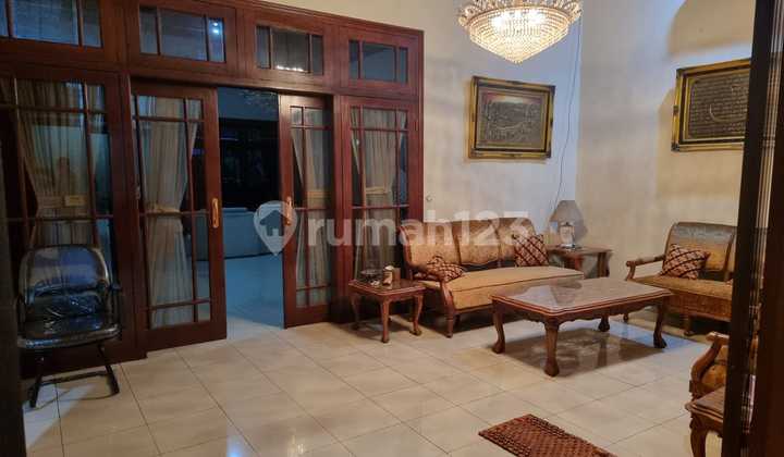 Rumah Mewah di Pasar Kliwon Solo
