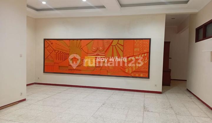 Dijual/Disewakan Rumah Spacious Lebar Depan 17 Meter di Sondakan Laweyan 2