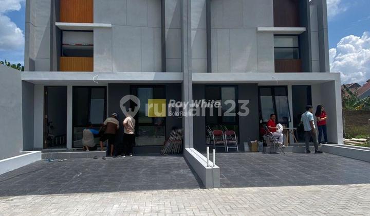 Rumah 2 Lantai Desain Modern di Cluster One Gate System, Mayang, Gatak 2