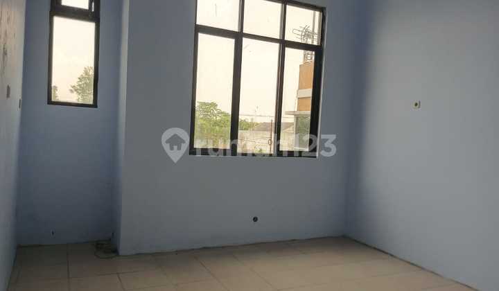 Good Title Deed Ruko in Karanganyar, Karanganyar 3 floors 2