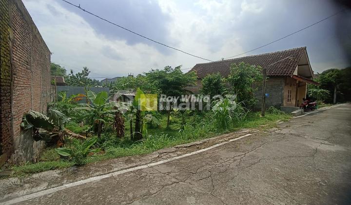 Rumah Halaman Luas Posisi Hook di Mojosongo Jebres Solo 2