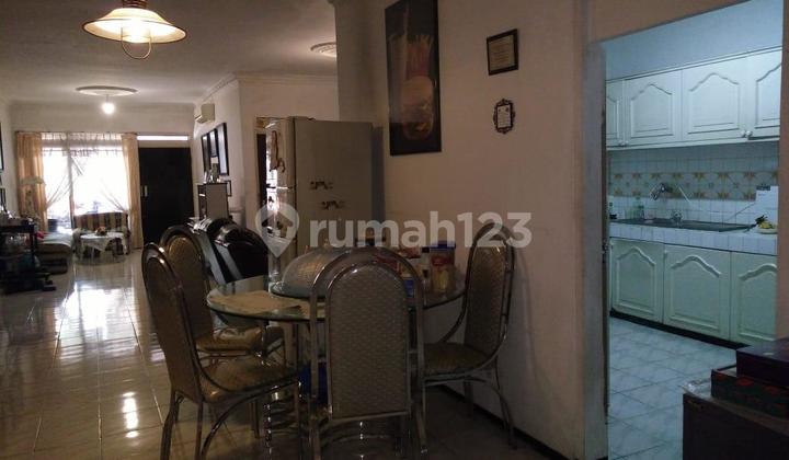 1-Story House in Manyar Tirtoyoso for Sale, Move-In Ready 2