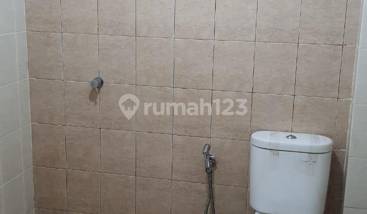 For Rent: Greenlake City Crown Shop House Facing Inside 2