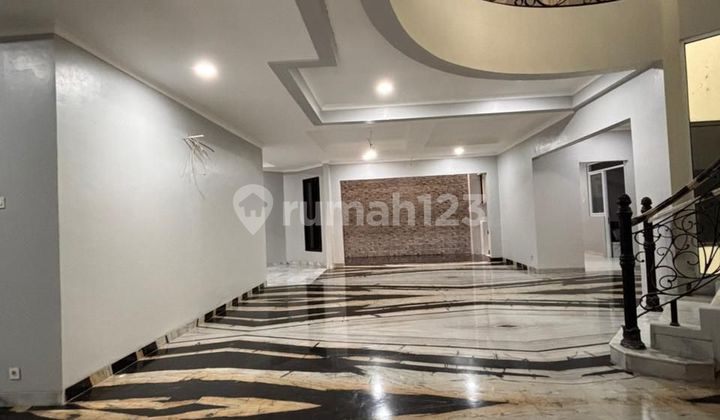Disewakan Rumah Mewah Classic Terawat Pondok Indah Jaksel