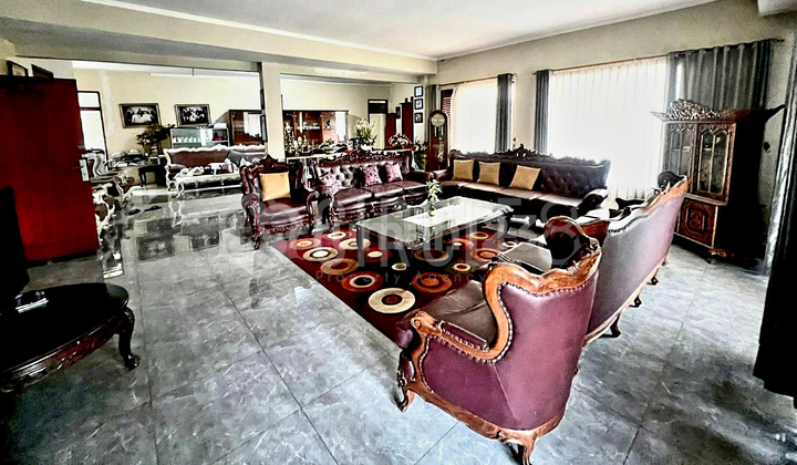 Rumah Luas Nyaman Lokasi Strategis di Gunung Batu Bandung