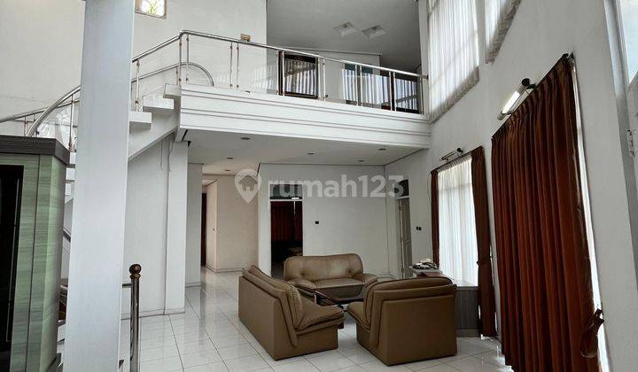 Disewakan Rumah Mewah Siap Huni Furnish di Cipaganti, Bandung 1