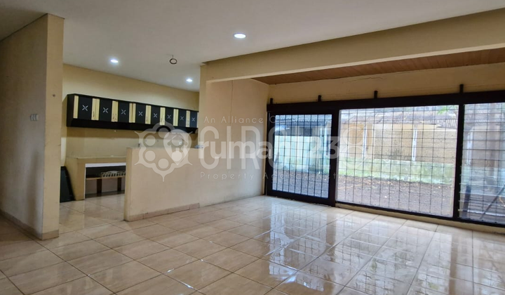 Rumah Bagus Unfurnished SHM di Cipaku, Bandung 1