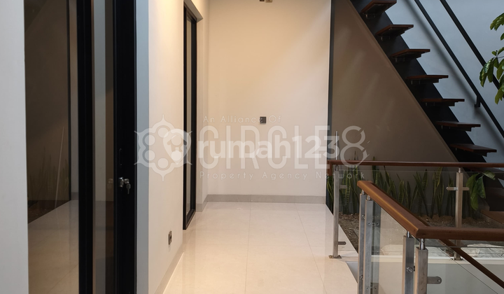 Dijual Rumah Bagus Cantik Kawasan Elite di Setraduta Bandung 2