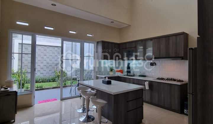 Dijual Rumah Bagus Furnished di Cigadung, Bandung