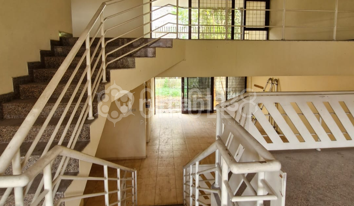 Rumah Bagus Unfurnished SHM di Cipaku, Bandung 2