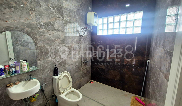 Rumah Luas Furnished di Geger Kalong Permai, Bandung 2