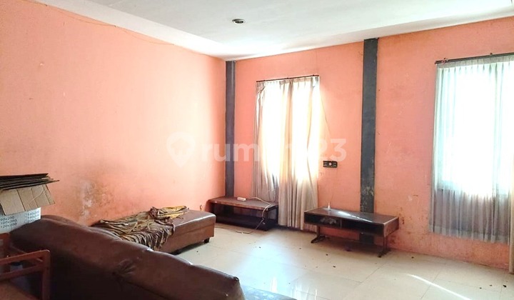 For Sale Mainroad Shop House, Suitable for Business in Setiabudi Bandung 2