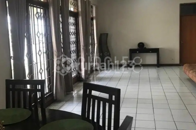 Disewakan Rumah Bagus Semi Furnished SHM di Cipedes, Bandung 1